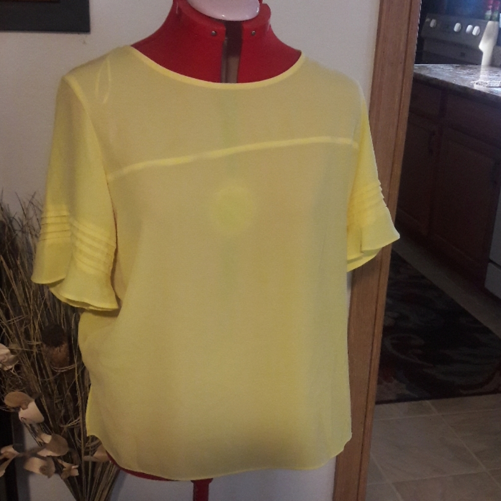 Pretty yellow blouse